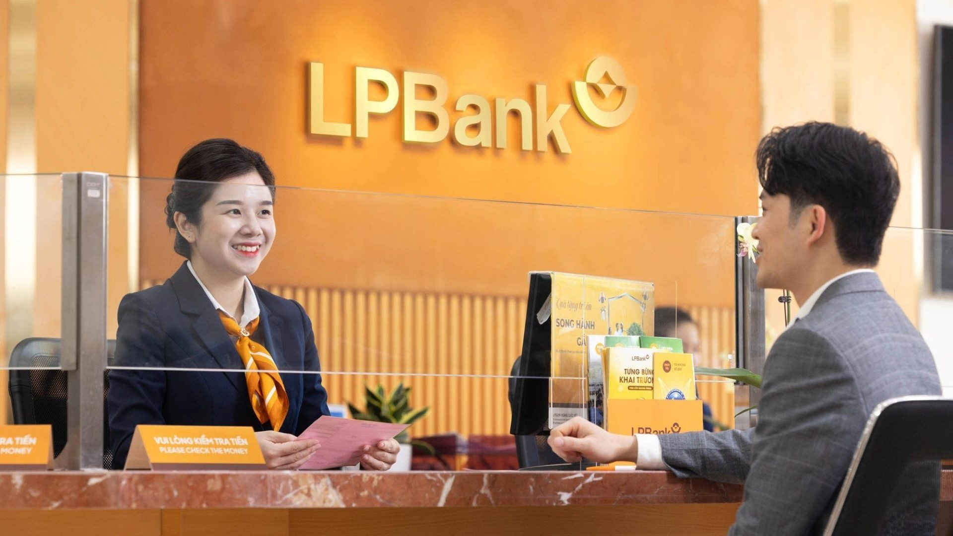 Viet Nam Loc Phat Bank 채권 – LPB123015